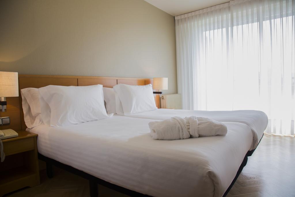 Suites Sercotel Mirasierra Pamplona Exterior foto